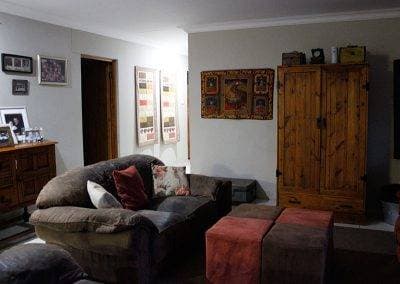 GOBABIS-OVERNIGHT-AND-TOWN-TOUR-living-room