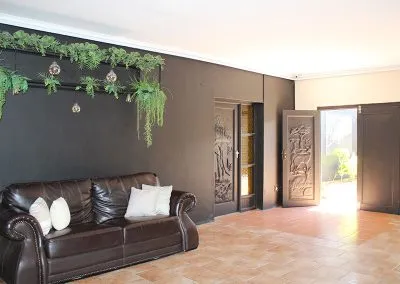 THE-RUGGED-SOUTH-room-living-area