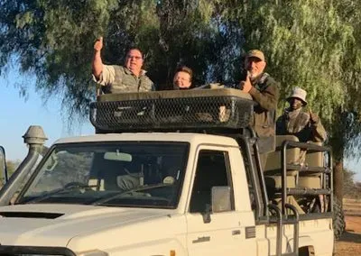 Hendrik-and-Trudi-Safaris-and-Tours-Gallery-People-on-a-cruiser