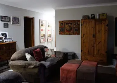 GOBABIS-OVERNIGHT-AND-TOWN-TOUR-living-room