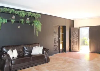 THE-RUGGED-SOUTH-room-living-area